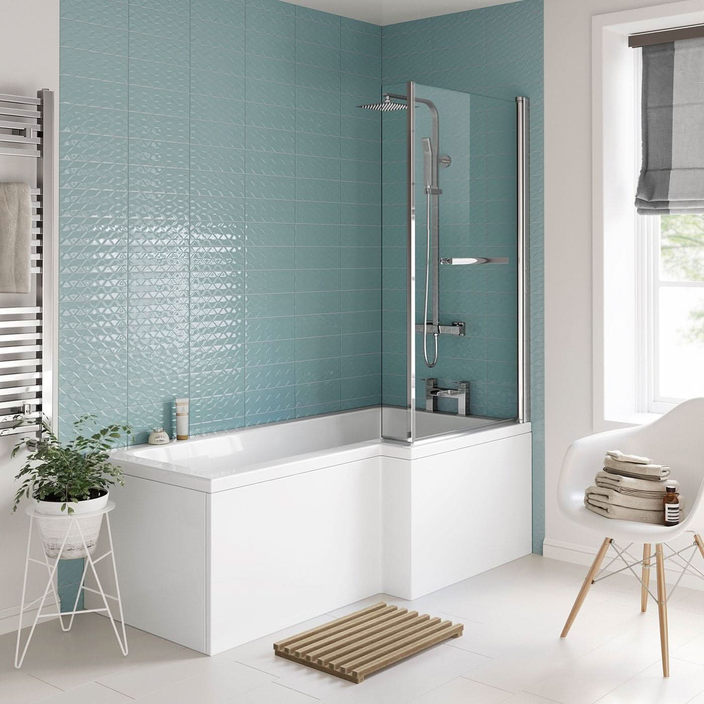 iBathUK Quell Right Hand L-Shaped Shower Bath, White Acrylic Bathtub with Glass Screen, Chrome Rail & Side Panel, L Shaped Bath Screen, 1700mm